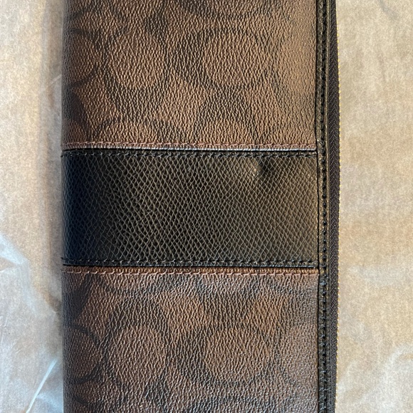 SOLD NOT AVAILABLE New Coach zip wallet. Authentic - Picture 3 of 5